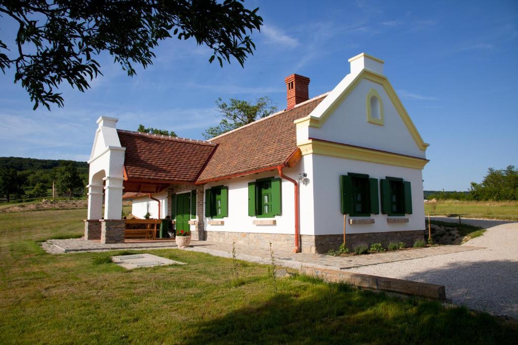 Oereghegyi Apartman Vindornyalak Exterior photo